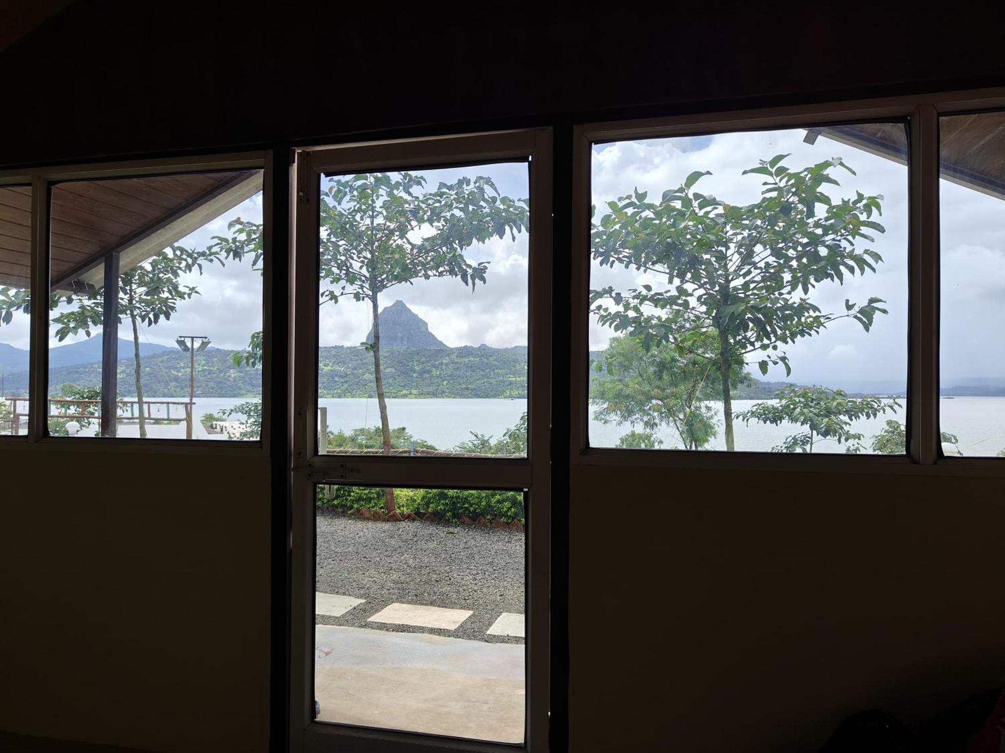 Shelby Pawana Lake Cottages & Camping Tents Лонавала Экстерьер фото