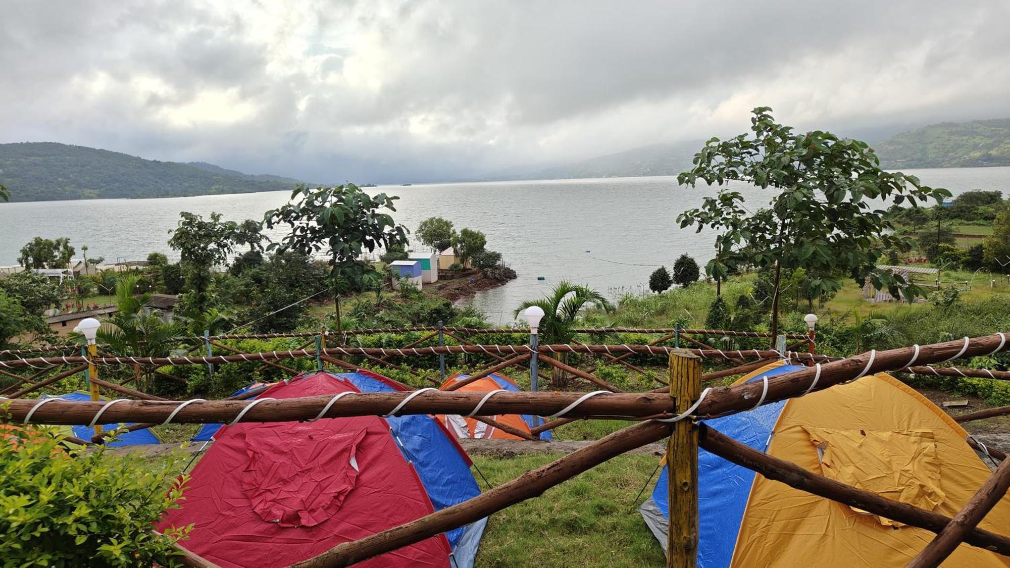 Shelby Pawana Lake Cottages & Camping Tents Лонавала Экстерьер фото