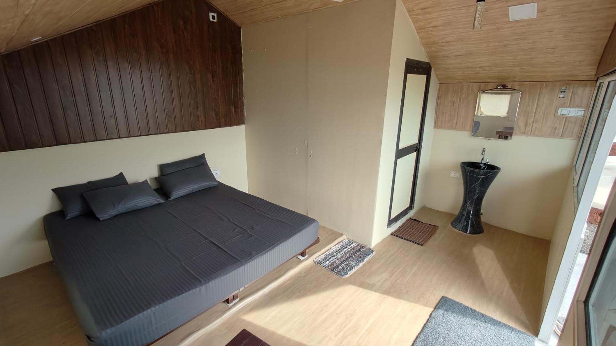 Shelby Pawana Lake Cottages & Camping Tents Лонавала Экстерьер фото